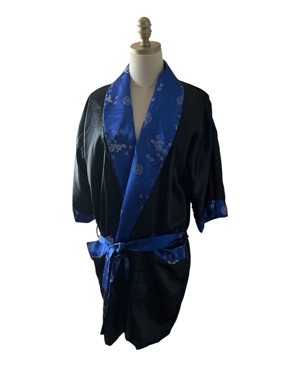 Vintage Silky Robe Size Medium Embroidered Dragon Men Woman Reversable